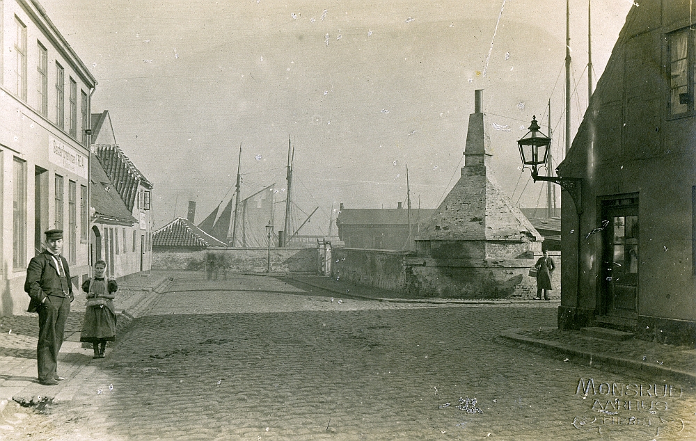 The street Dynkarken taken in 1895 by Edvard Monsrud